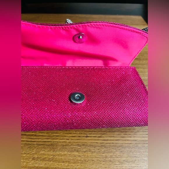 Elegant Pink Clutch with Silver Chain - Picture 6 of 7